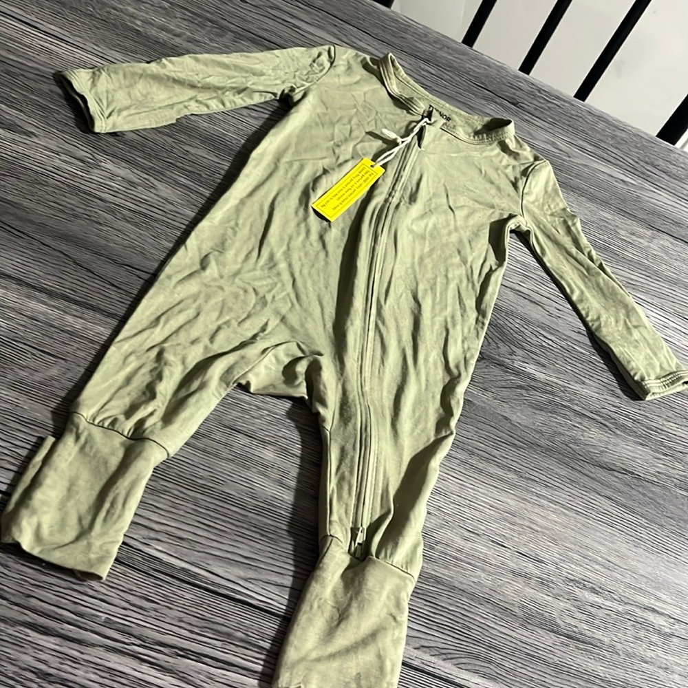 NWT bamboo footie